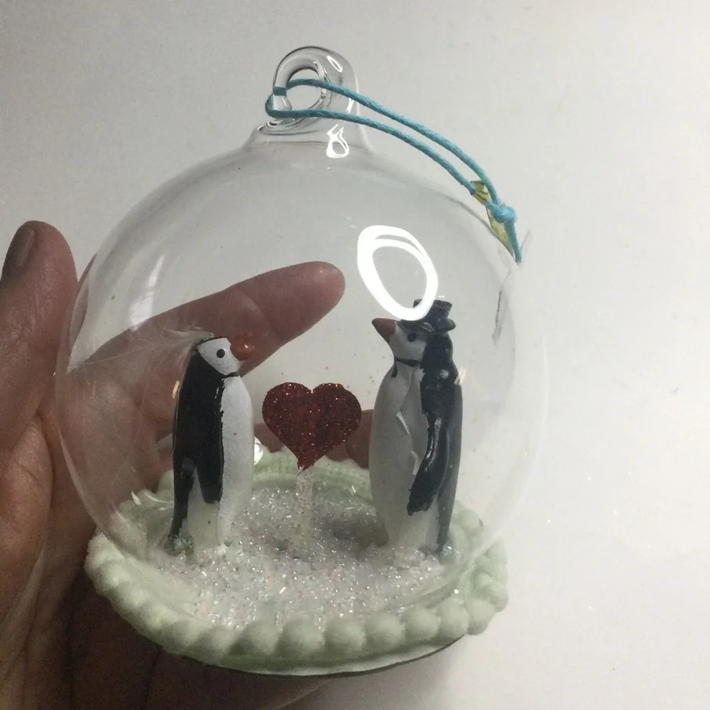 PENGUIN WEDDING GLOBE GLASS CHRISTMAS ORNAMENT NWOT 4” x 4”